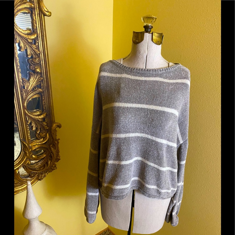 American Eagle gray sweater